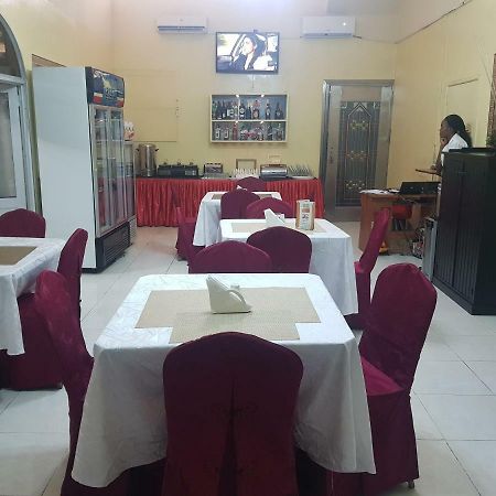 Hotel Relax Kinshasa Buitenkant foto