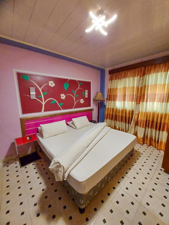 Hotel Relax Kinshasa Buitenkant foto