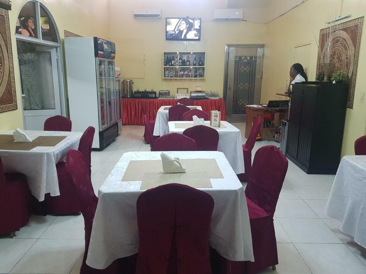 Hotel Relax Kinshasa Buitenkant foto